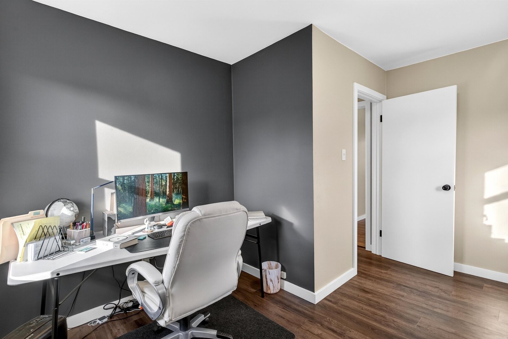 1136 4th Avenue North Clinton, IA 52732 - Photo 16 of 34 a workspace with wooden floor