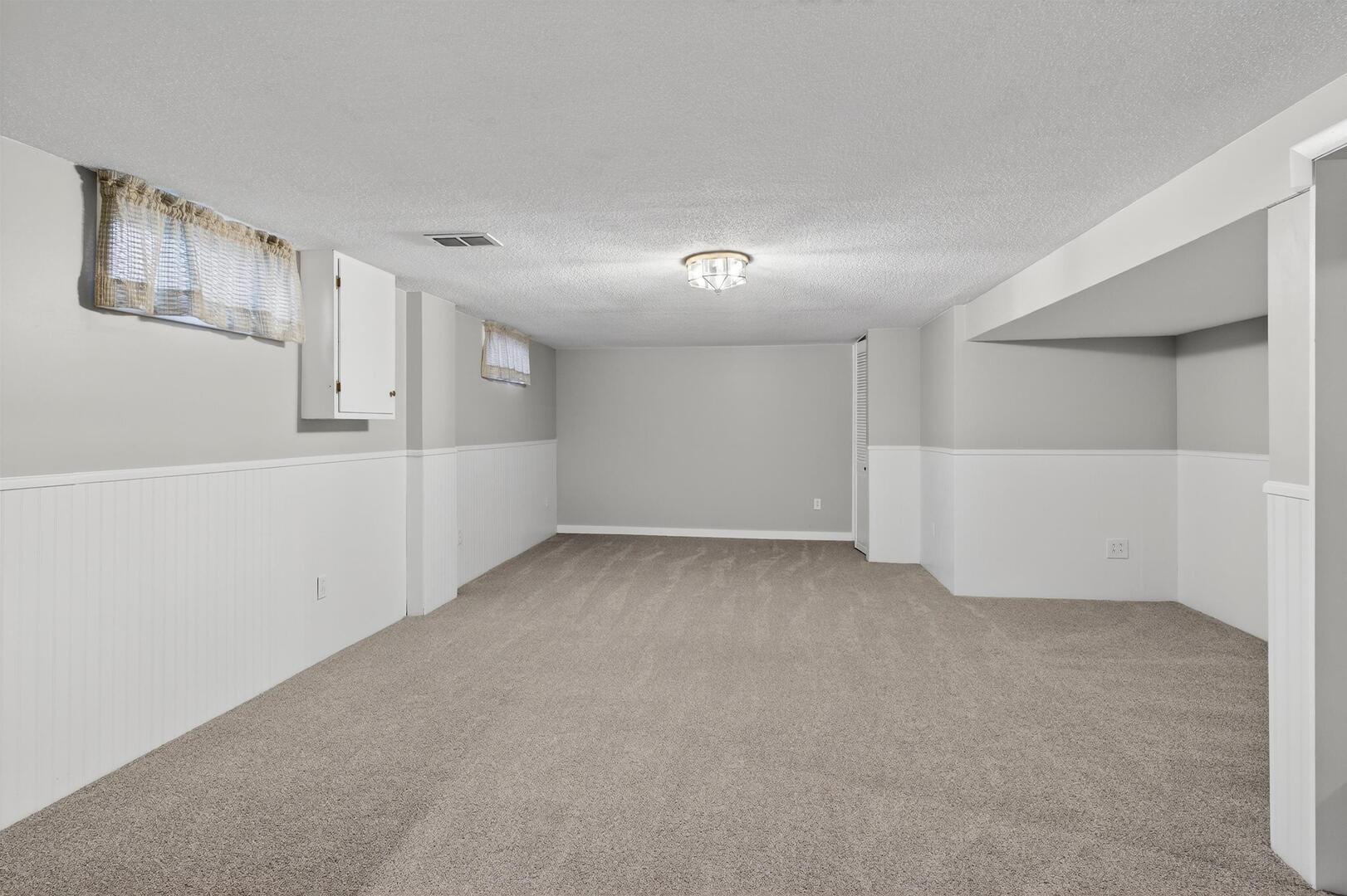 1136 4th Avenue North Clinton, IA 52732 - Photo 21 of 34 a view of an empty room