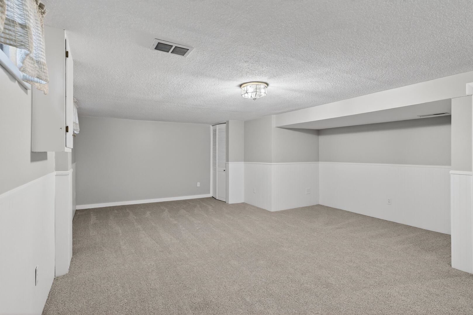 1136 4th Avenue North Clinton, IA 52732 - Photo 22 of 34 a view of an empty room