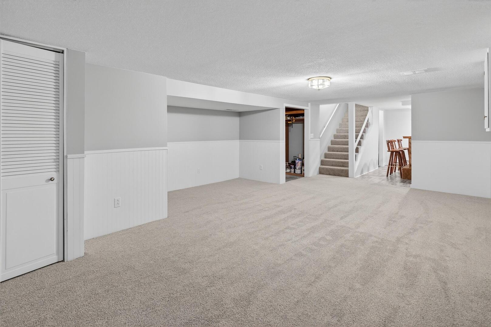1136 4th Avenue North Clinton, IA 52732 - Photo 24 of 34 a view of a livingroom with an empty space