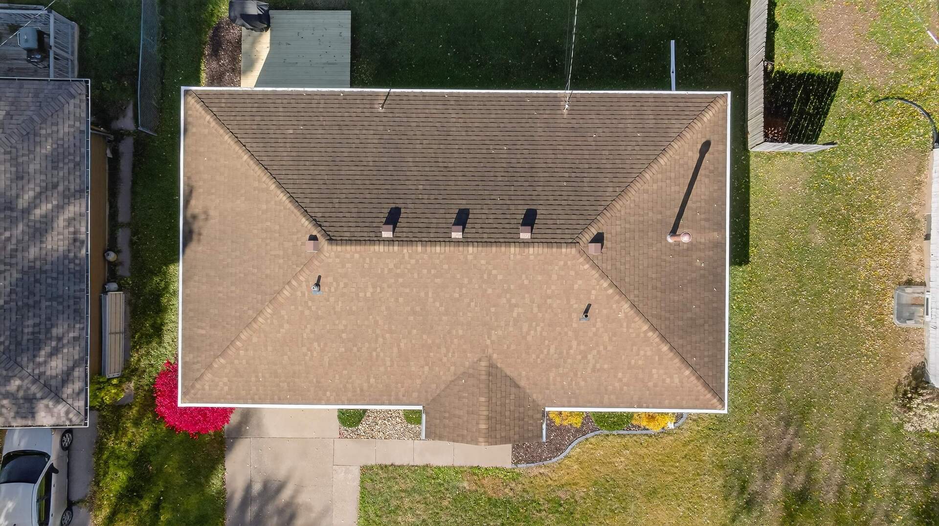 1136 4th Avenue North Clinton, IA 52732 - Photo 28 of 34 an aerial view of a house