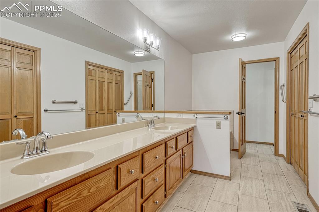 3120 Camels Ridge Lane Colorado Springs, CO 80904 - Photo 14 of 50 5-Piece Primary Tiled Ensuite Bath
