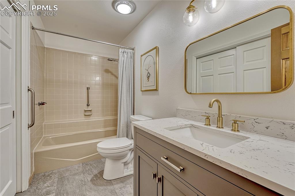 3120 Camels Ridge Lane Colorado Springs, CO 80904 - Photo 18 of 50 Full Ensuite Bath in 2nd Main Level Bedroom Suite