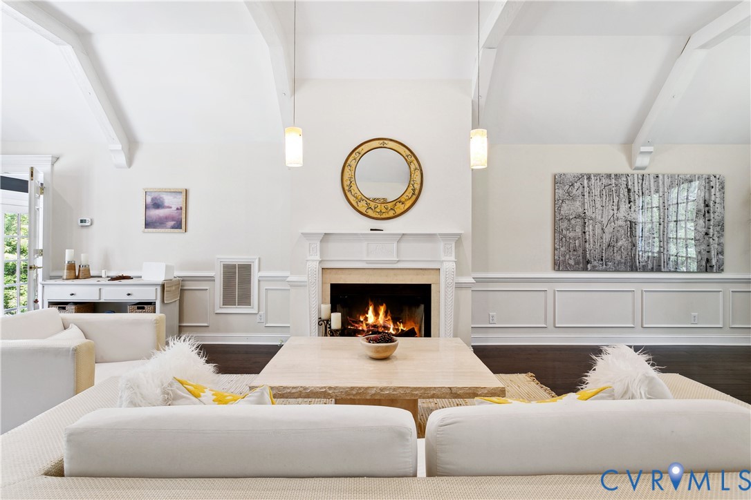 4048 Broad St Road Gum Spring, VA 23065 - Photo 4 of 50 Living Room also offers Chair Rail & Picture Frame