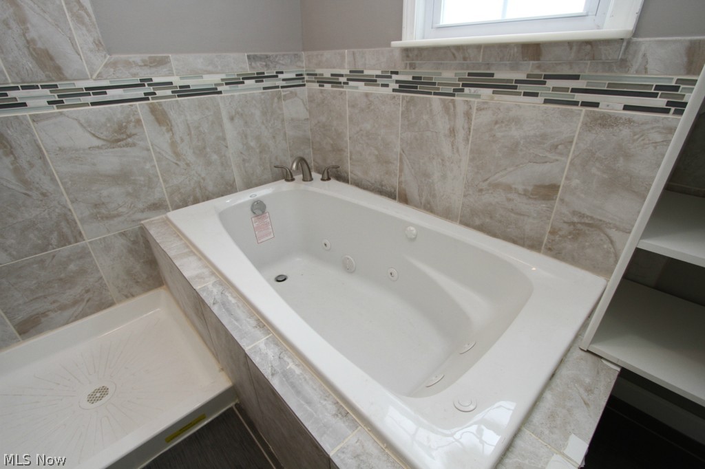 3666 Pennington Road Cleveland, OH 44120 - Photo 17 of 25 FULL BATHROOM
