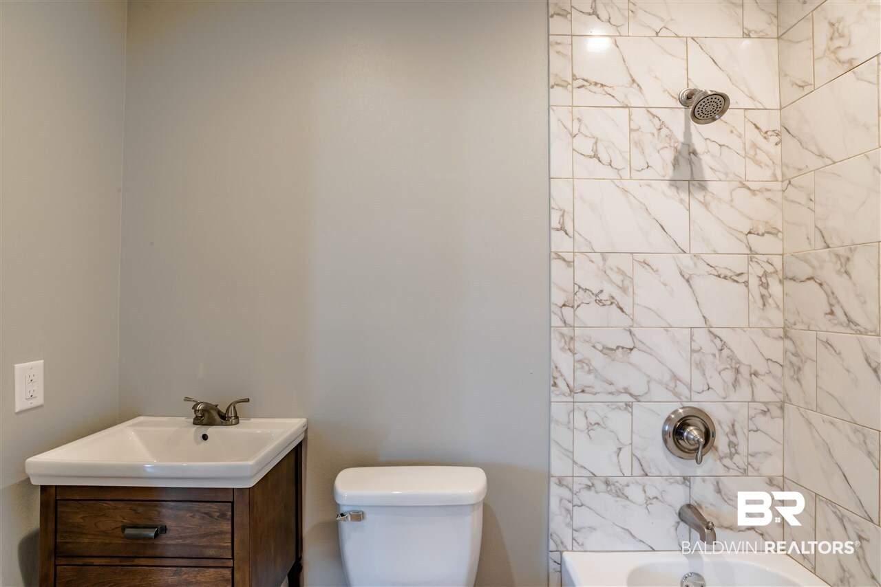 13308 Chicago Street Elberta, AL 36530 - Photo 15 of 22 Bathroom 1