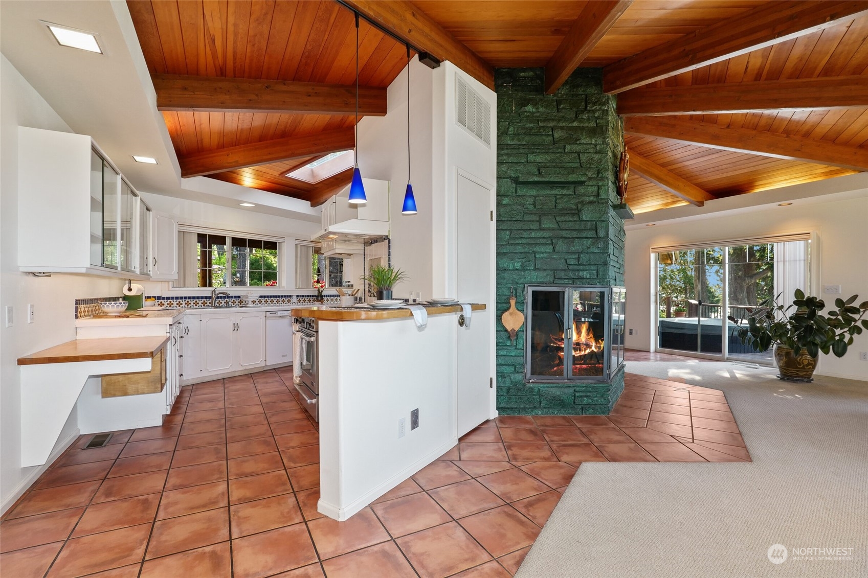 97 Samish Place La Conner, WA 98257 - Photo 17 of 40 a lobby with glass door and outdoor space