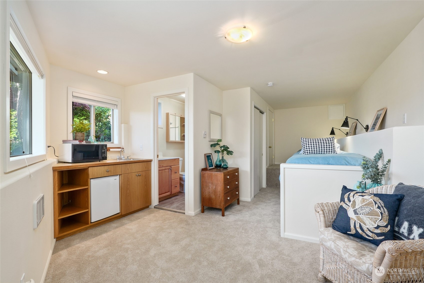 97 Samish Place La Conner, WA 98257 - Photo 27 of 40 a living room with furniture and windows