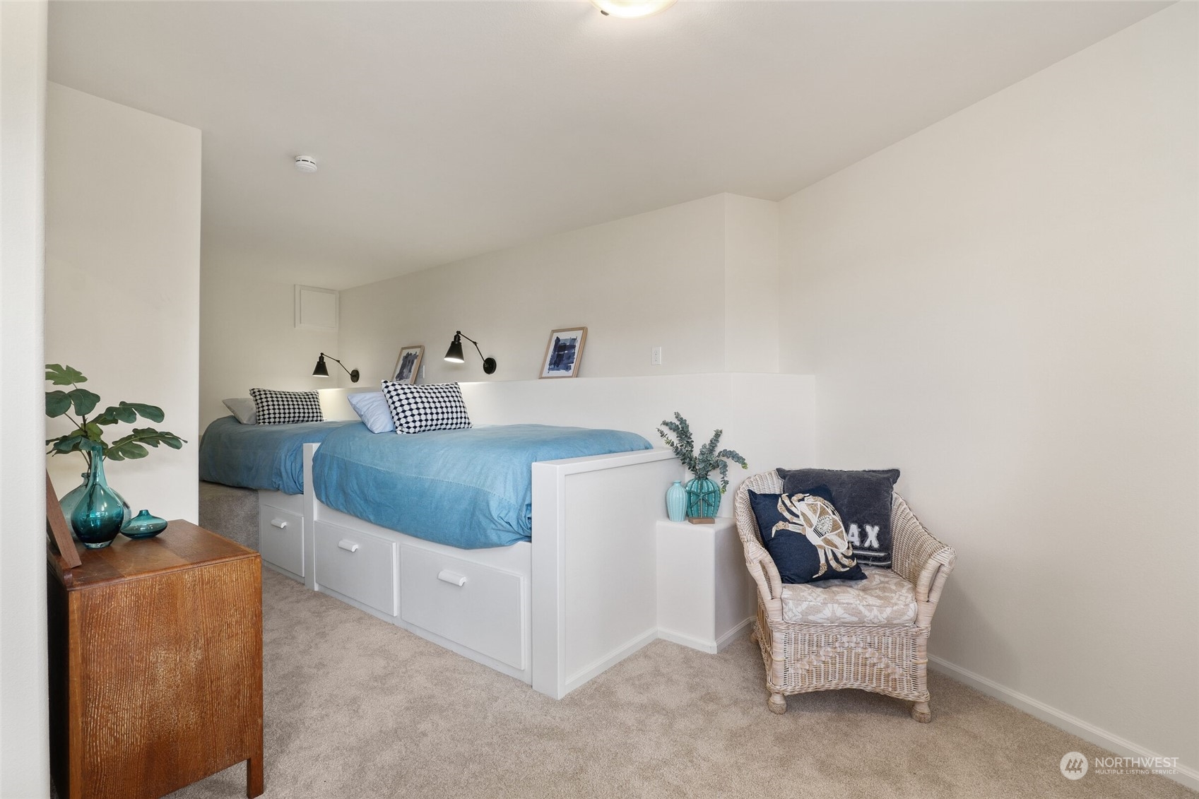 97 Samish Place La Conner, WA 98257 - Photo 28 of 40 a living room with furniture and a potted plant