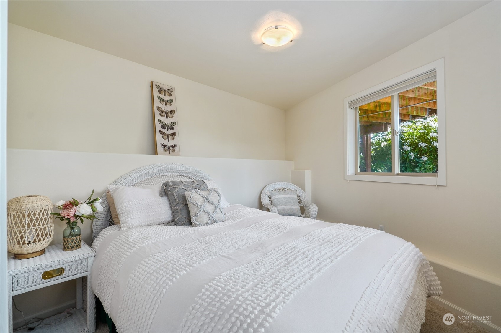 97 Samish Place La Conner, WA 98257 - Photo 30 of 40 a bedroom with a bed and a window