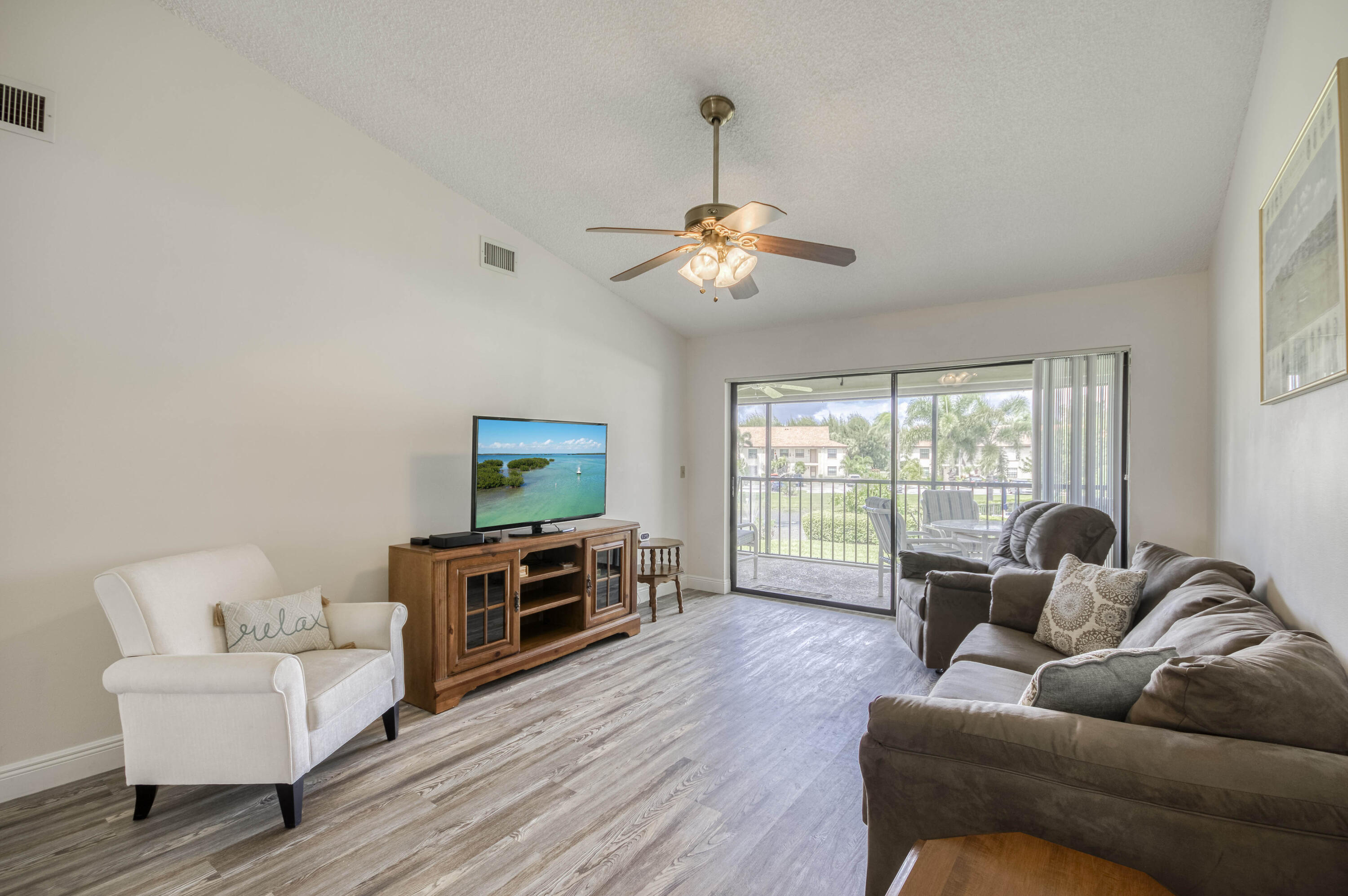 1102 Pinecrest Circle, Unit A Jupiter, FL 33458 - Photo 4 of 27 IMG-4