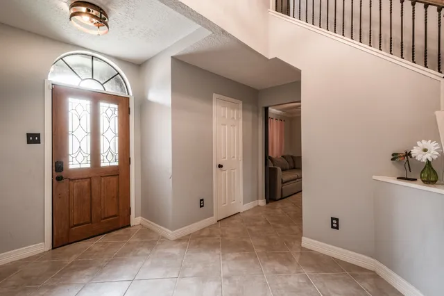 a view of entryway with kitchen