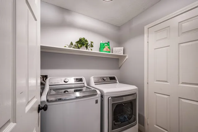 a view of entryway and hall