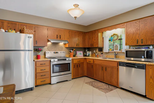 $399,900 | 3919 Doan Drive, Kodak, TN 37764