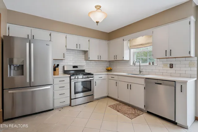 $399,900 | 3919 Doan Drive, Kodak, TN 37764