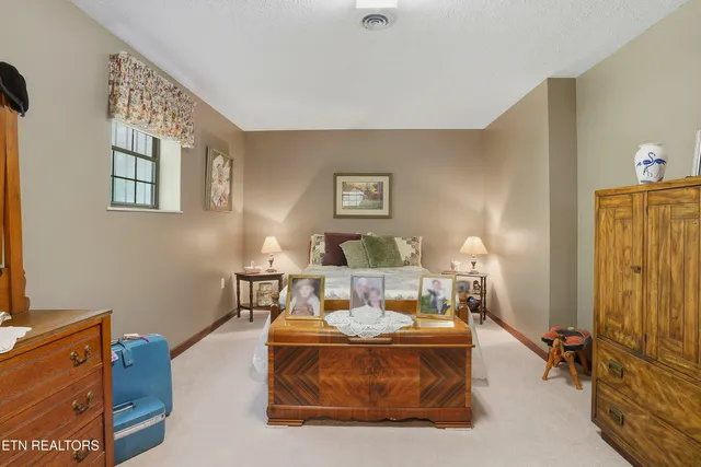 $399,900 | 3919 Doan Drive, Kodak, TN 37764