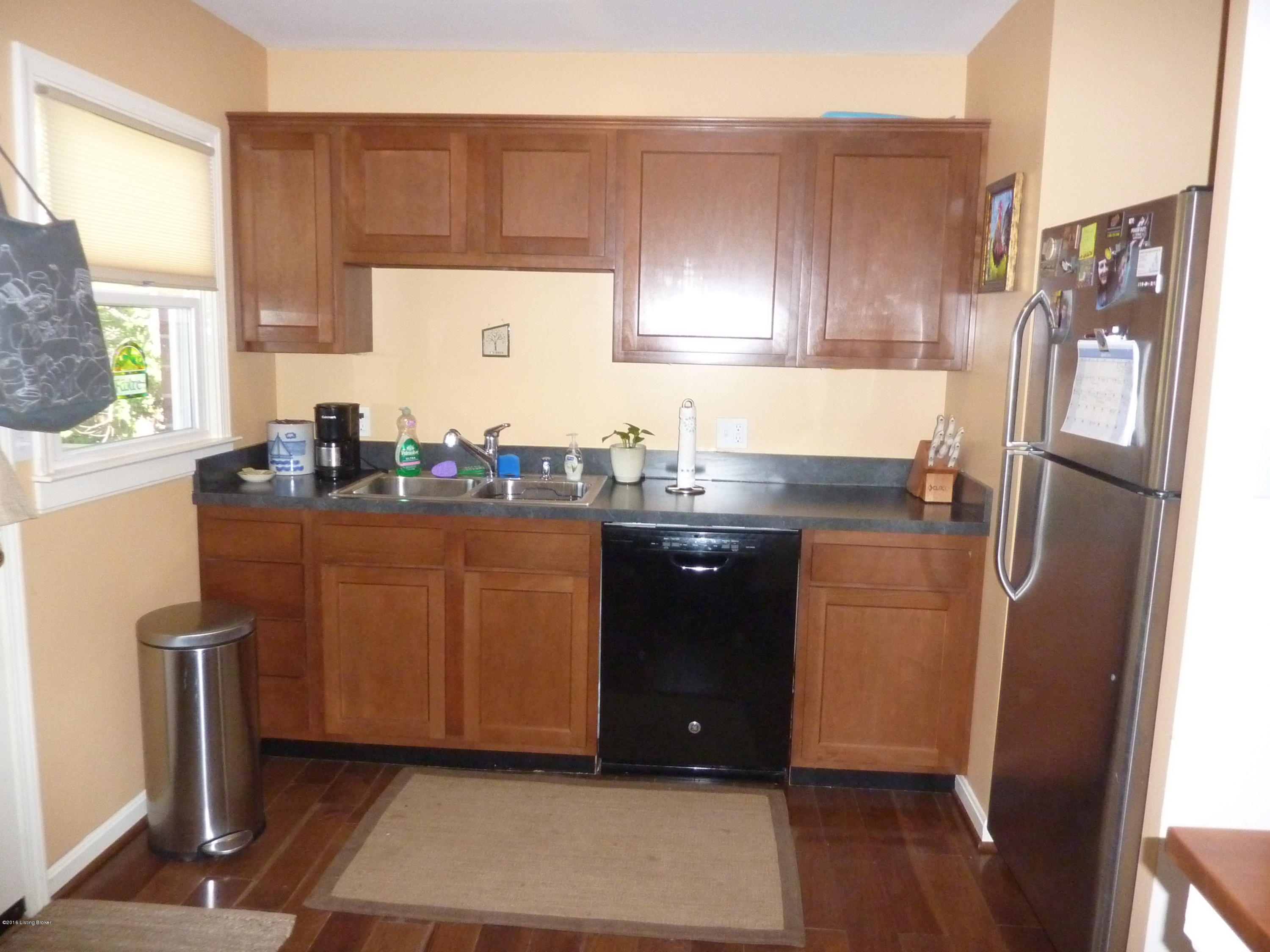 615 Edith Road Louisville, KY 40206 - Photo 9 of 23 P1000795