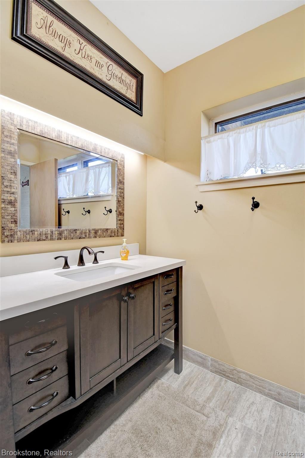 1805 Washington Road Rochester, MI 48306 - Photo 35 of 61 DSC_2418_19.jpg