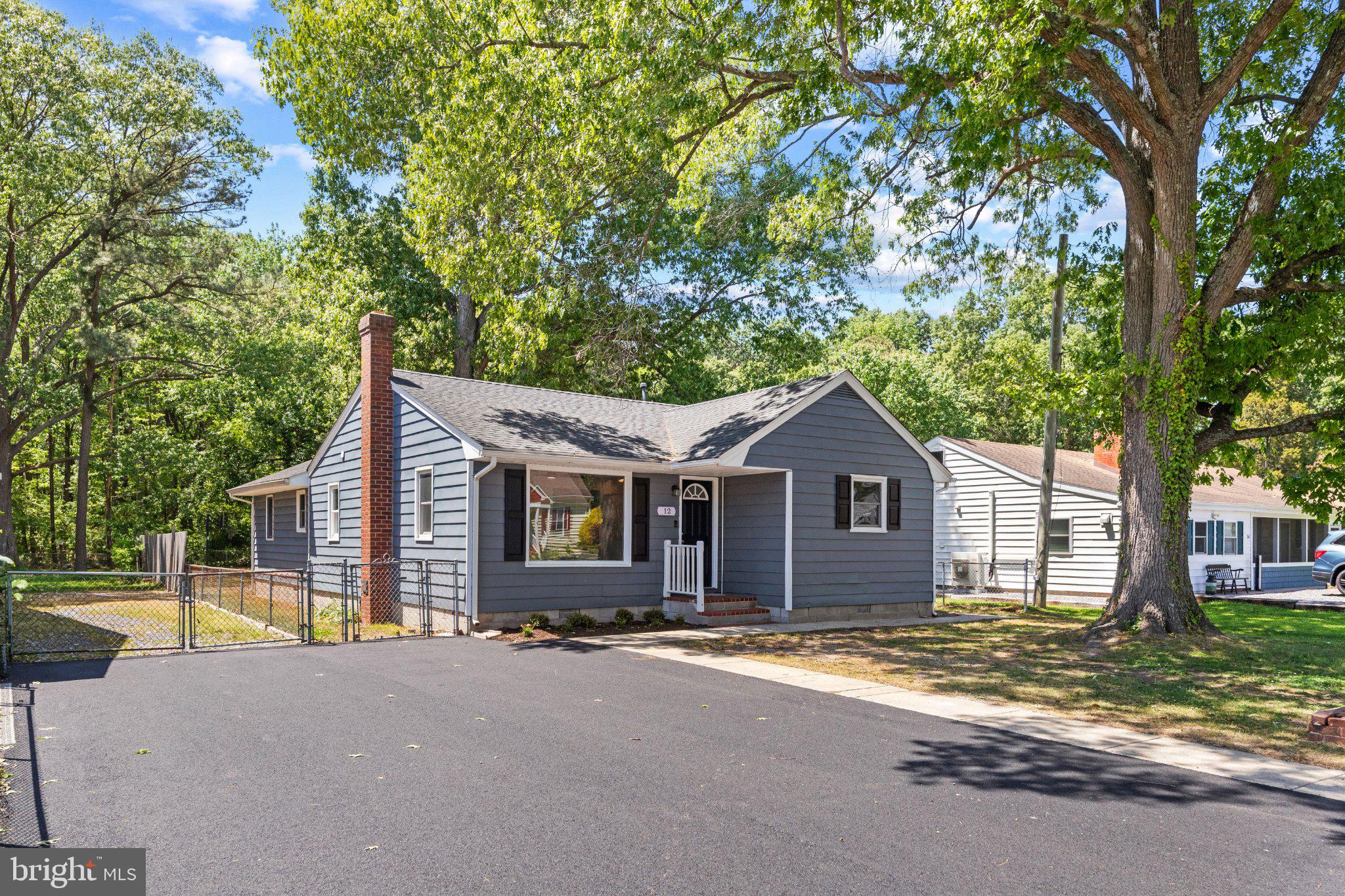 12 Oak Street Cambridge, MD 21613 - Photo 3 of 26 Charming home nestled among trees.