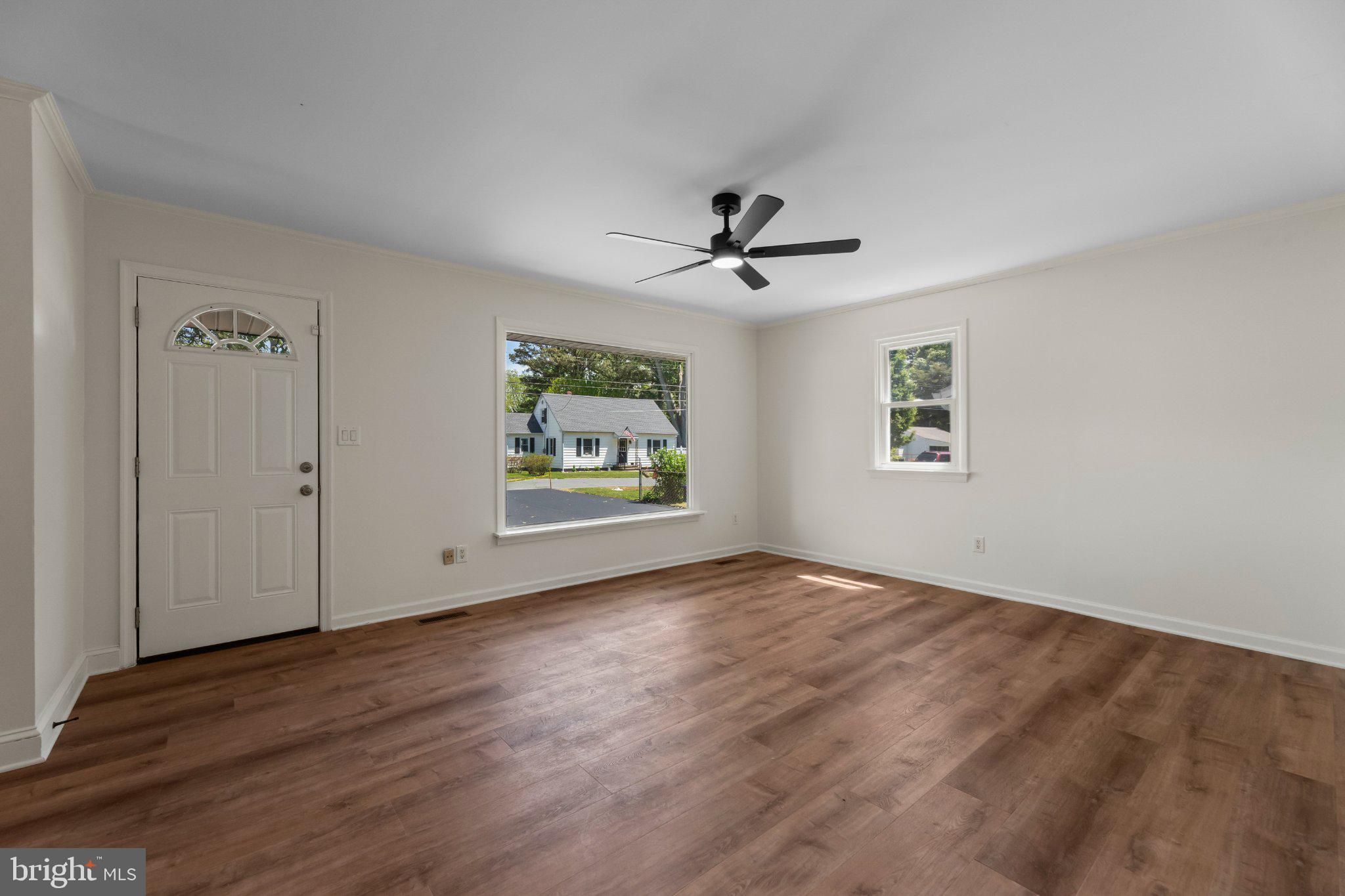 12 Oak Street Cambridge, MD 21613 - Photo 8 of 26 Bright and airy living space awaits!