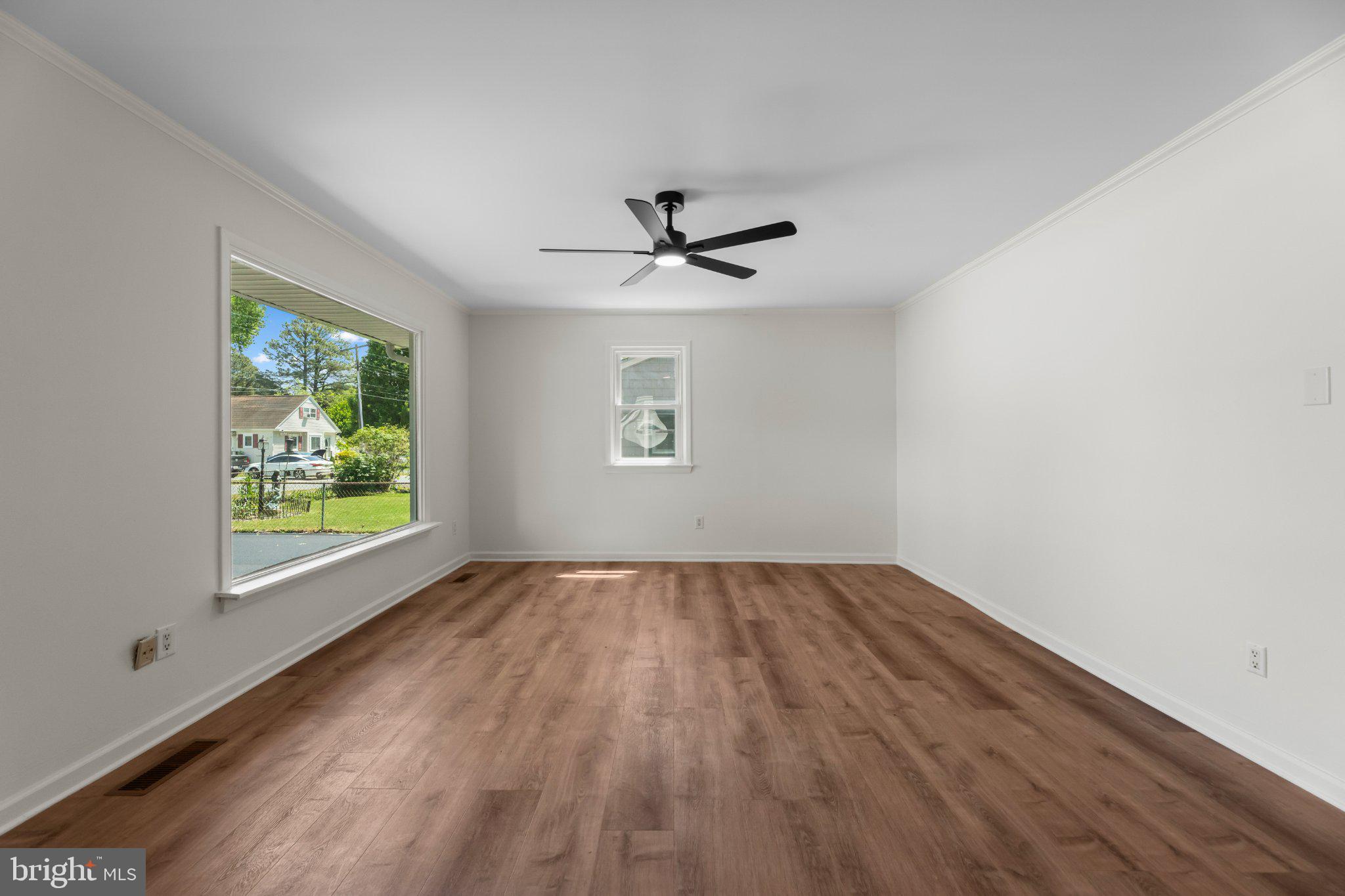 12 Oak Street Cambridge, MD 21613 - Photo 10 of 26 Bright and airy open space awaits.