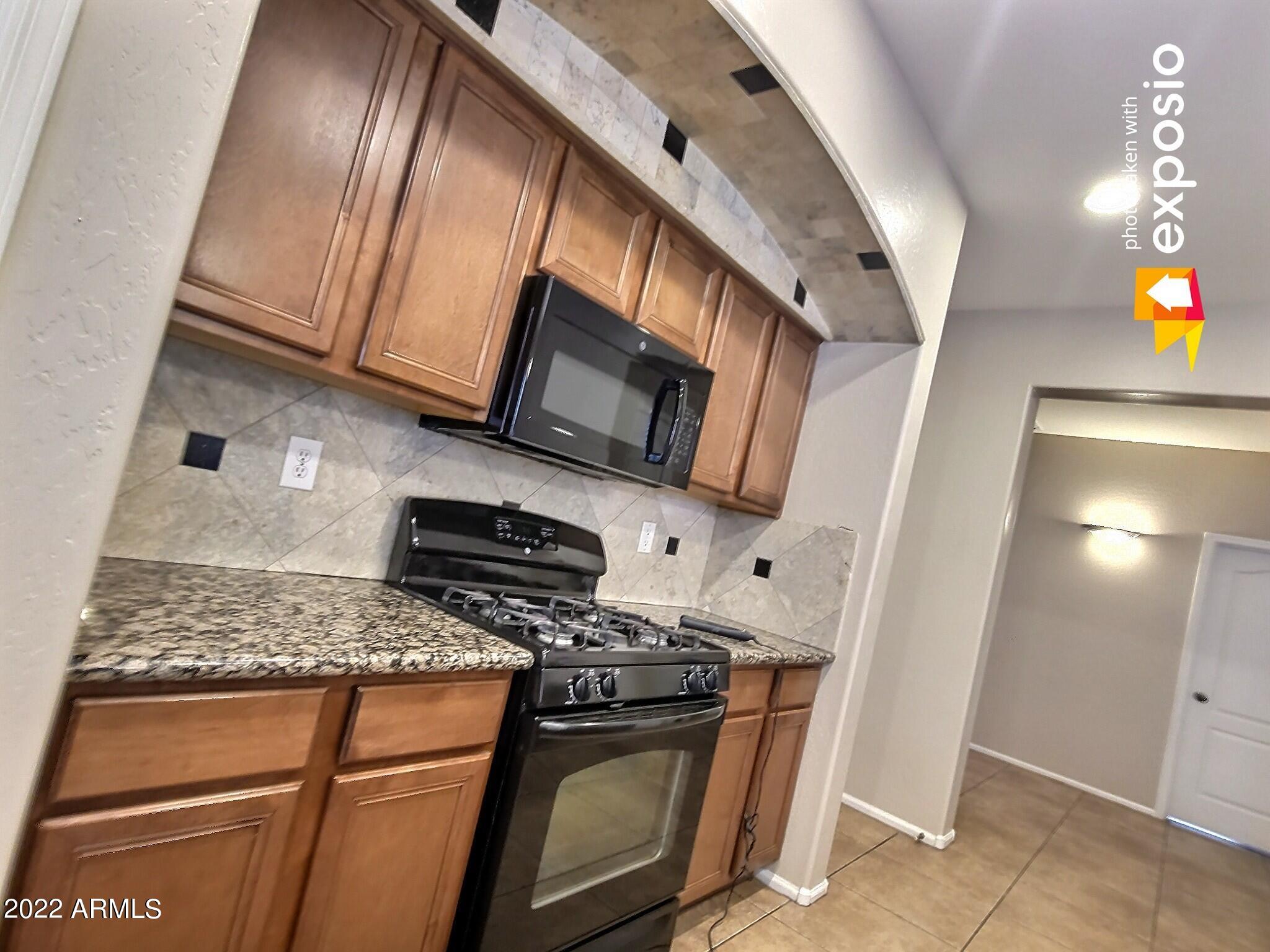 17556 West Bloomfield Road Surprise, AZ 85388 - Photo 8 of 21 870ccf3c6d9f43581dfa4f7e7950f51a436fef93