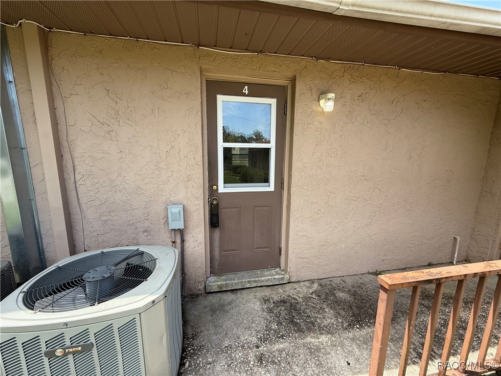 412 Tompkins Street, Unit 4 Inverness, FL 34450 - Photo 1 of 11