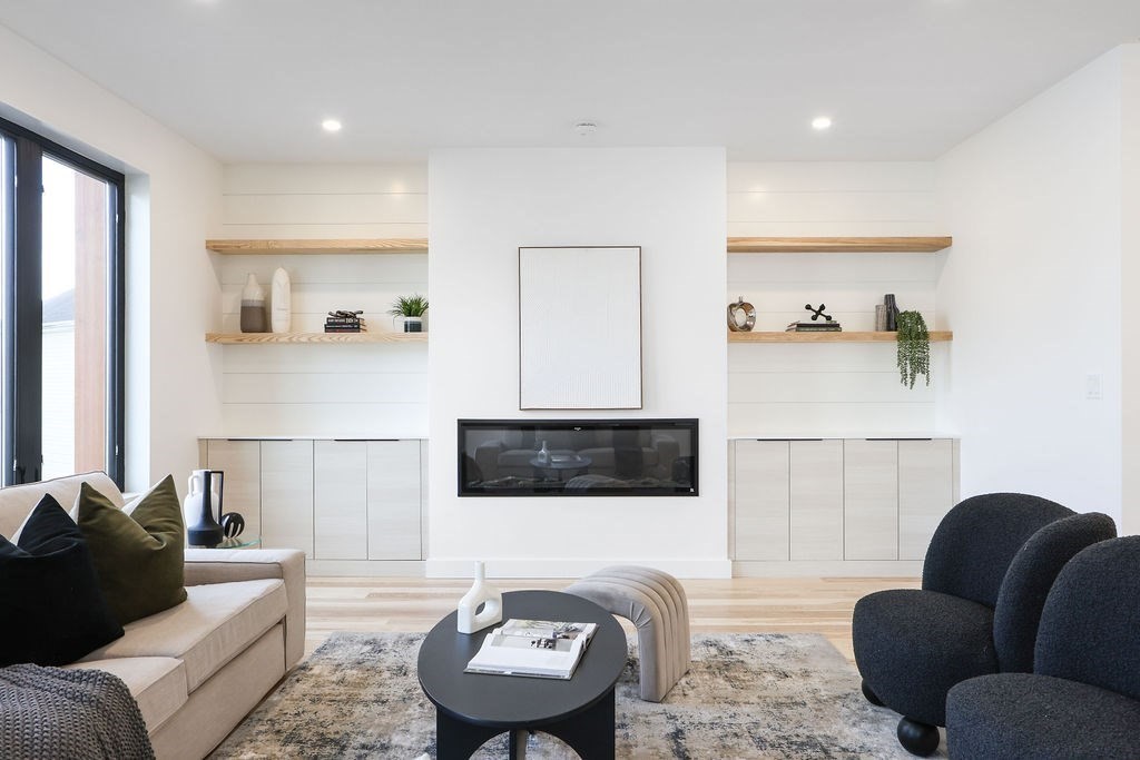 41 Nathan Road, Unit 1 Waltham, MA 02453 - Photo 11 of 25 a living room with furniture and a couch