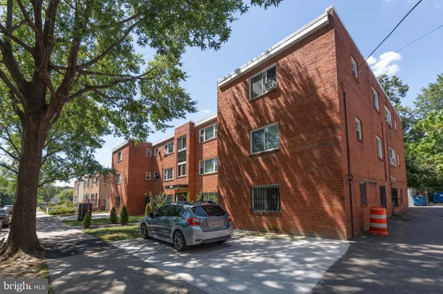 $1,900 | 610 57th Street Northeast, Unit 202, Washington, DC 20019