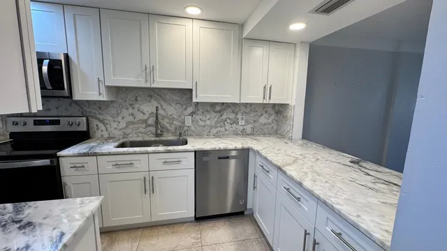 $2,100 | 4502 North Federal Highway, Unit 123C, Lighthouse Point, FL 33064