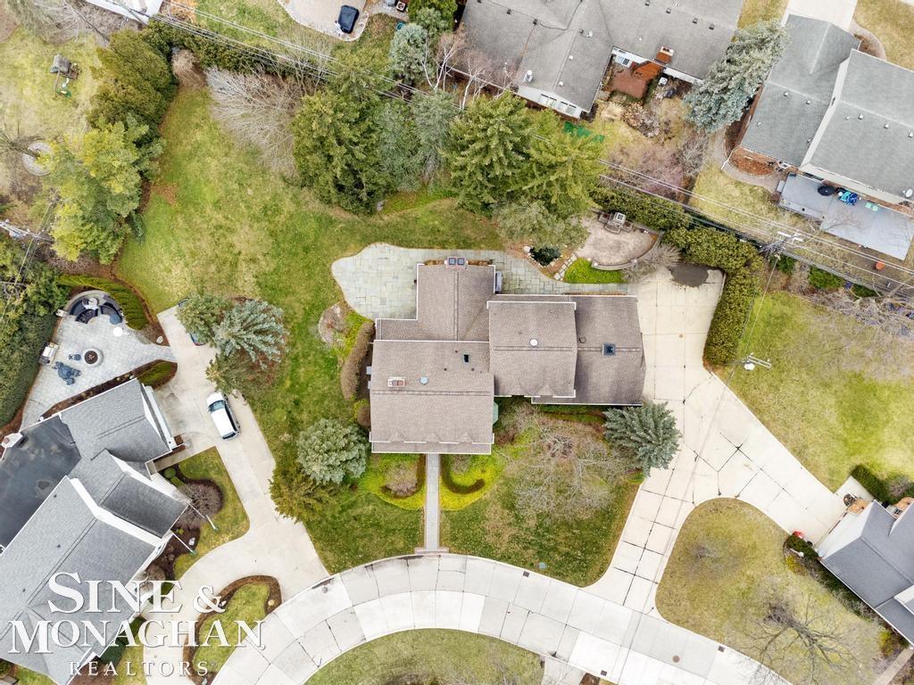 85 South Duval Road Grosse Pointe, MI 48236 - Photo 39 of 49 50103350-38.JPG