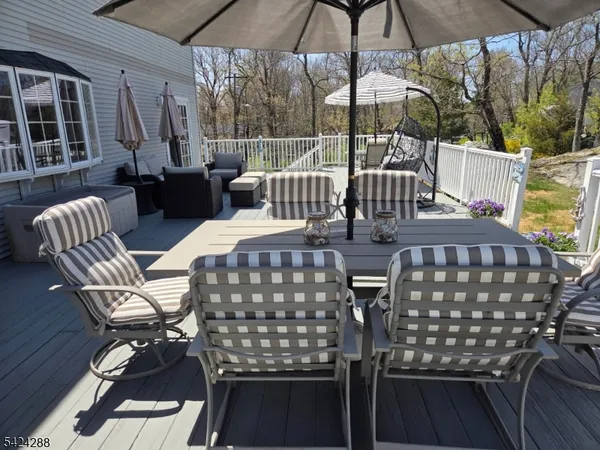 $625,000 | 8 Papoose Trail, Hopatcong, NJ 07821