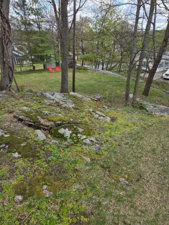$625,000 | 8 Papoose Trail, Hopatcong, NJ 07821