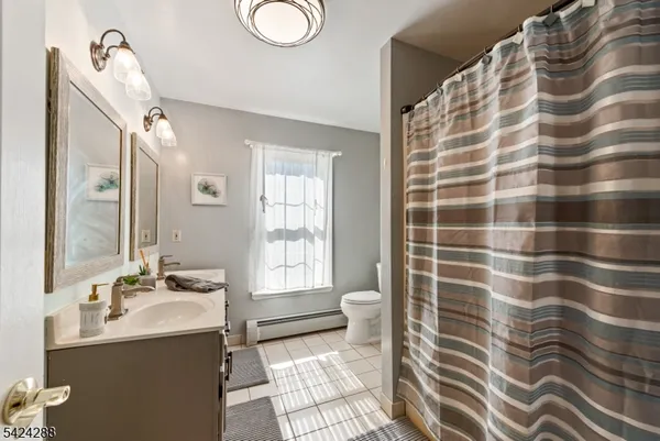 $625,000 | 8 Papoose Trail, Hopatcong, NJ 07821