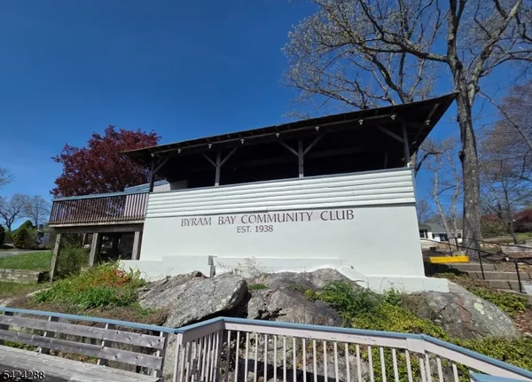 $625,000 | 8 Papoose Trail, Hopatcong, NJ 07821