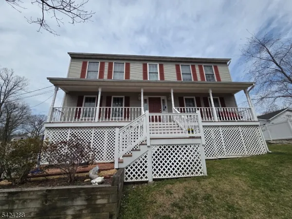 $625,000 | 8 Papoose Trail, Hopatcong, NJ 07821
