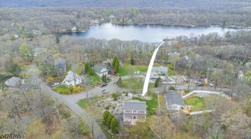 8 Papoose Trail Hopatcong, NJ 07821 - Photo 5 of 38