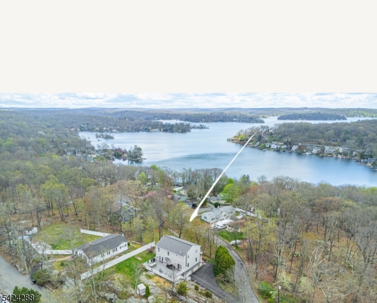 8 Papoose Trail Hopatcong, NJ 07821 - Photo 6 of 38