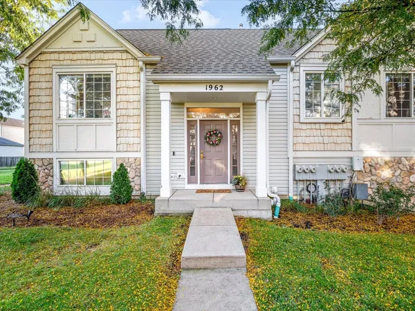 $359,000 | 1962 Middlebury Drive, Aurora, IL 60503