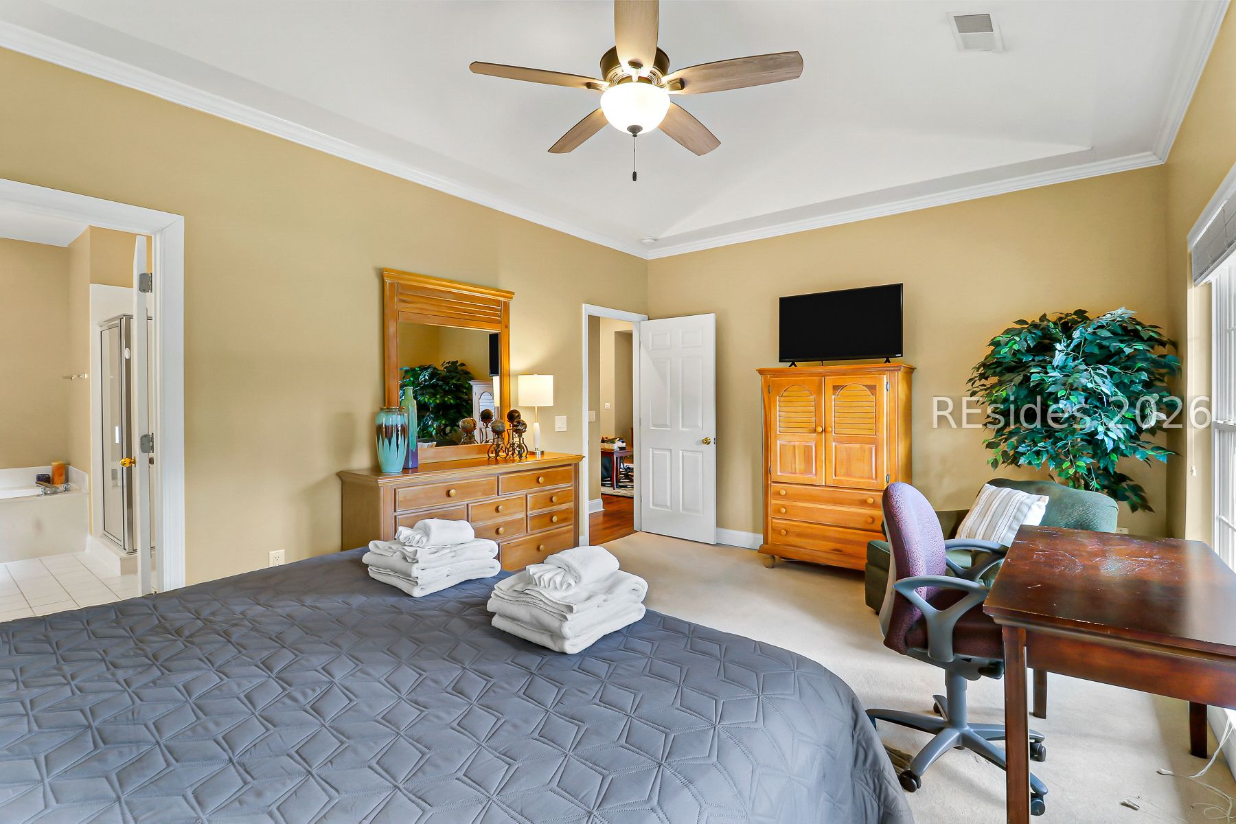 1 Gloucester Road, Unit E2 Hilton Head Island, SC 29928 - Photo 18 of 42 Primary BR with ensuite bathroom