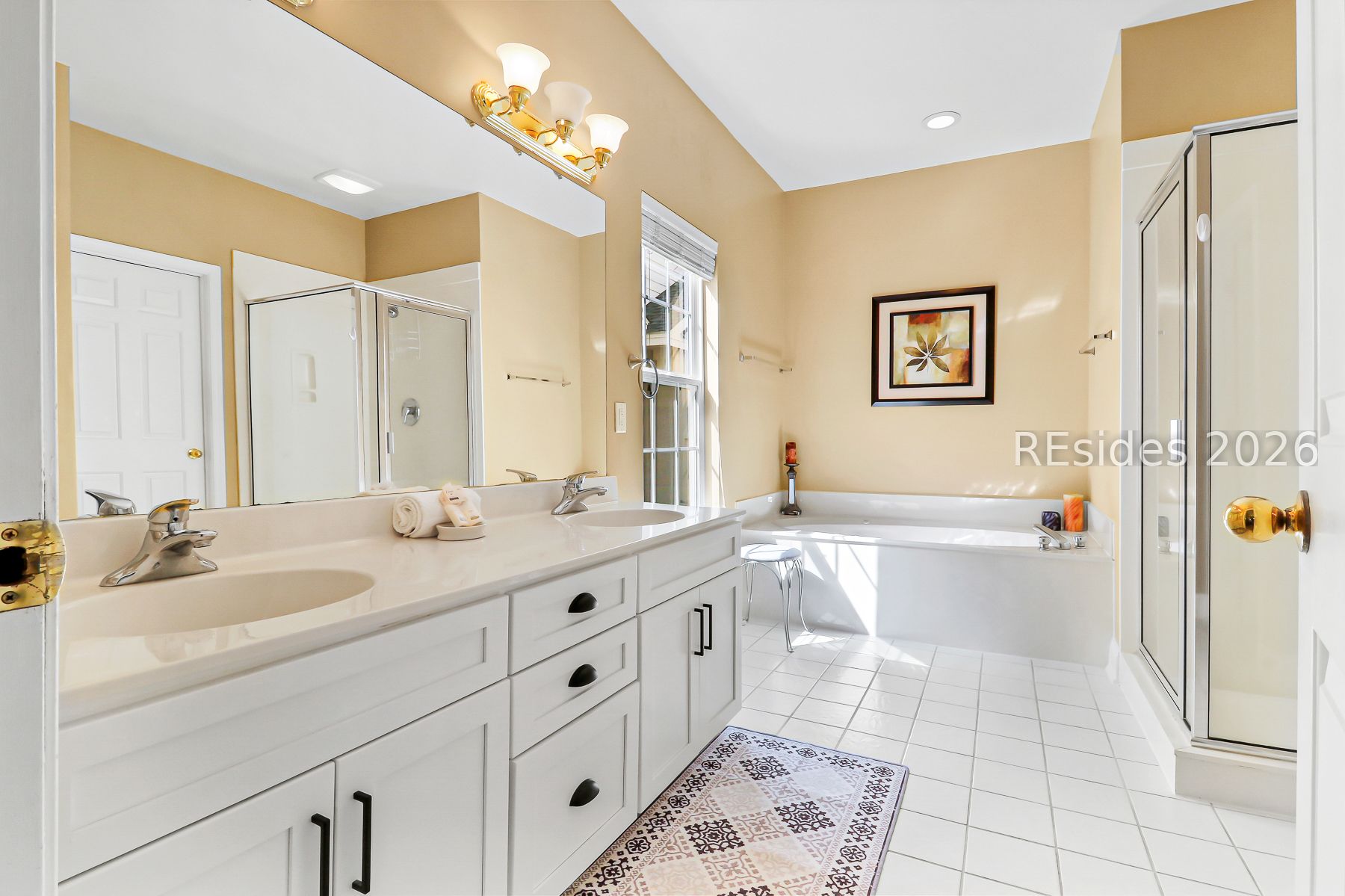 1 Gloucester Road, Unit E2 Hilton Head Island, SC 29928 - Photo 20 of 42 Ensuite spa-like bath w garden tub & sep shower