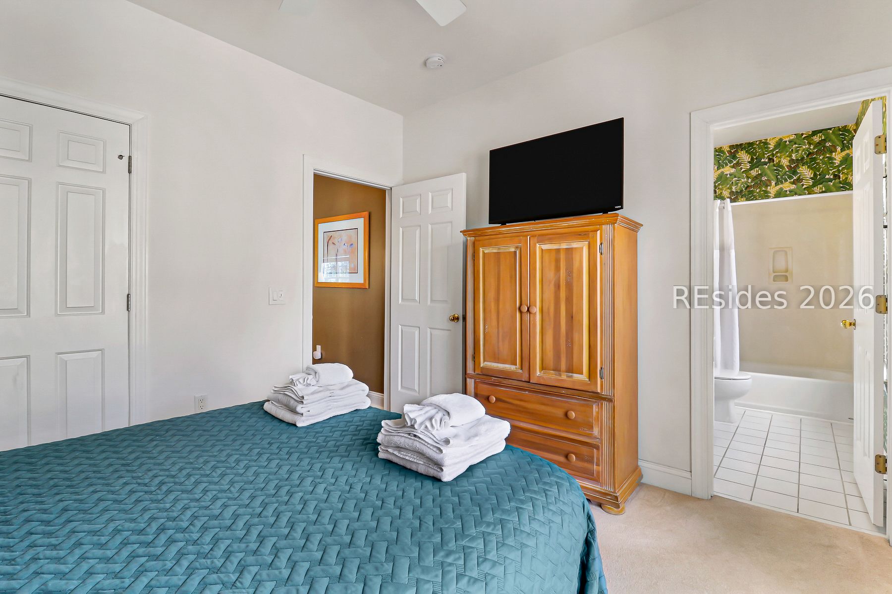 1 Gloucester Road, Unit E2 Hilton Head Island, SC 29928 - Photo 23 of 42 Secondary BR with ensuite full bath.