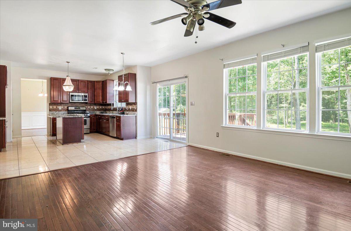 152 Little Mill Road Lindenwold, NJ 08021 - Photo 8 of 25 Family Room & Kitchen