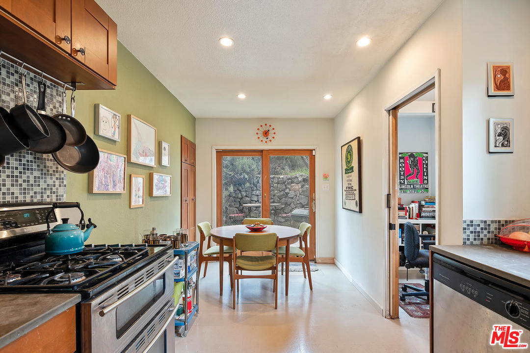 2425 Riverside Place Los Angeles, CA 90039 - Photo 12 of 28 Gallery Image 12