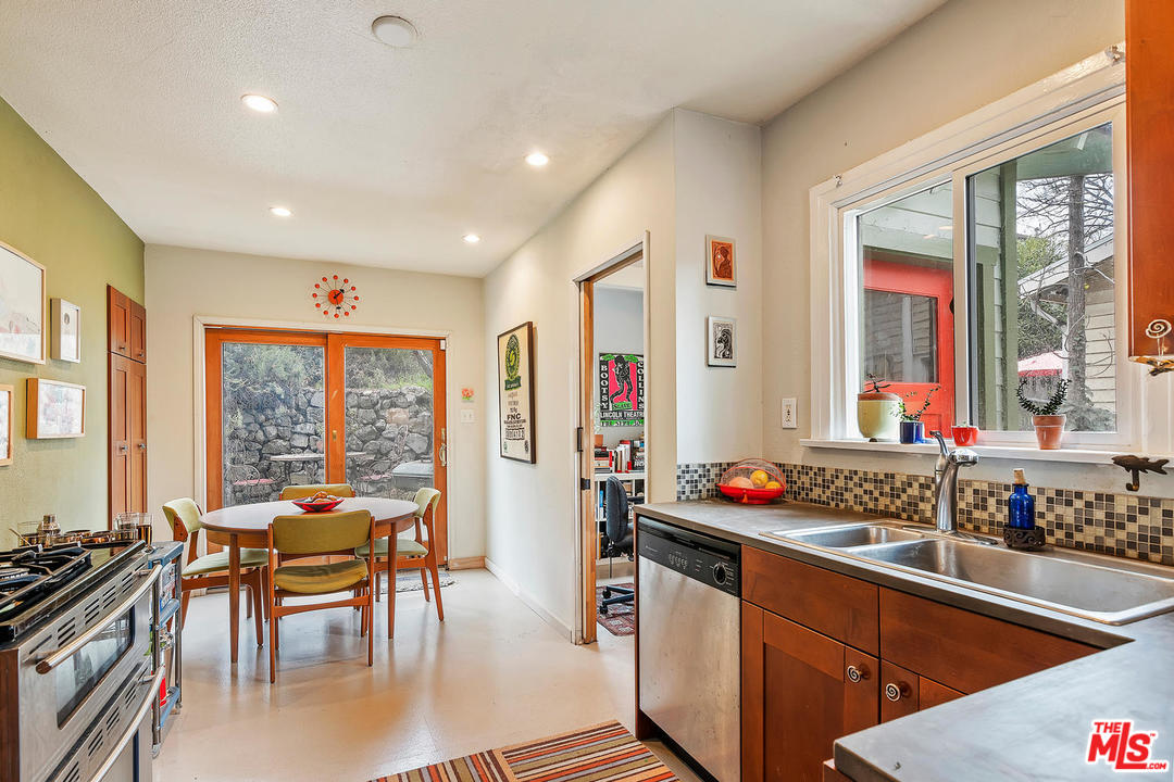 2425 Riverside Place Los Angeles, CA 90039 - Photo 14 of 28 Gallery Image 14