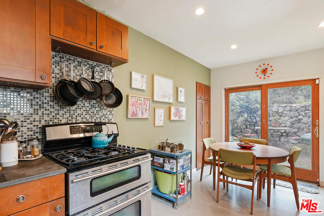 2425 Riverside Place Los Angeles, CA 90039 - Photo 15 of 28 Gallery Image 15