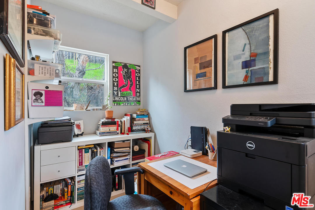 2425 Riverside Place Los Angeles, CA 90039 - Photo 17 of 28 Gallery Image 17