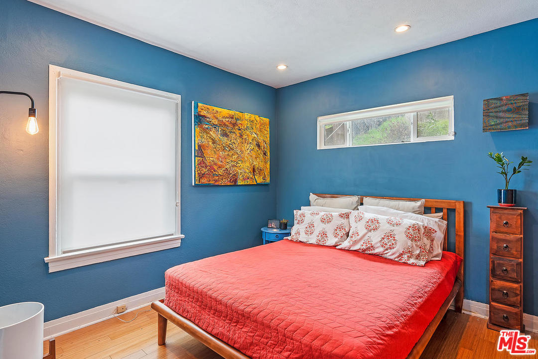 2425 Riverside Place Los Angeles, CA 90039 - Photo 18 of 28 Gallery Image 18