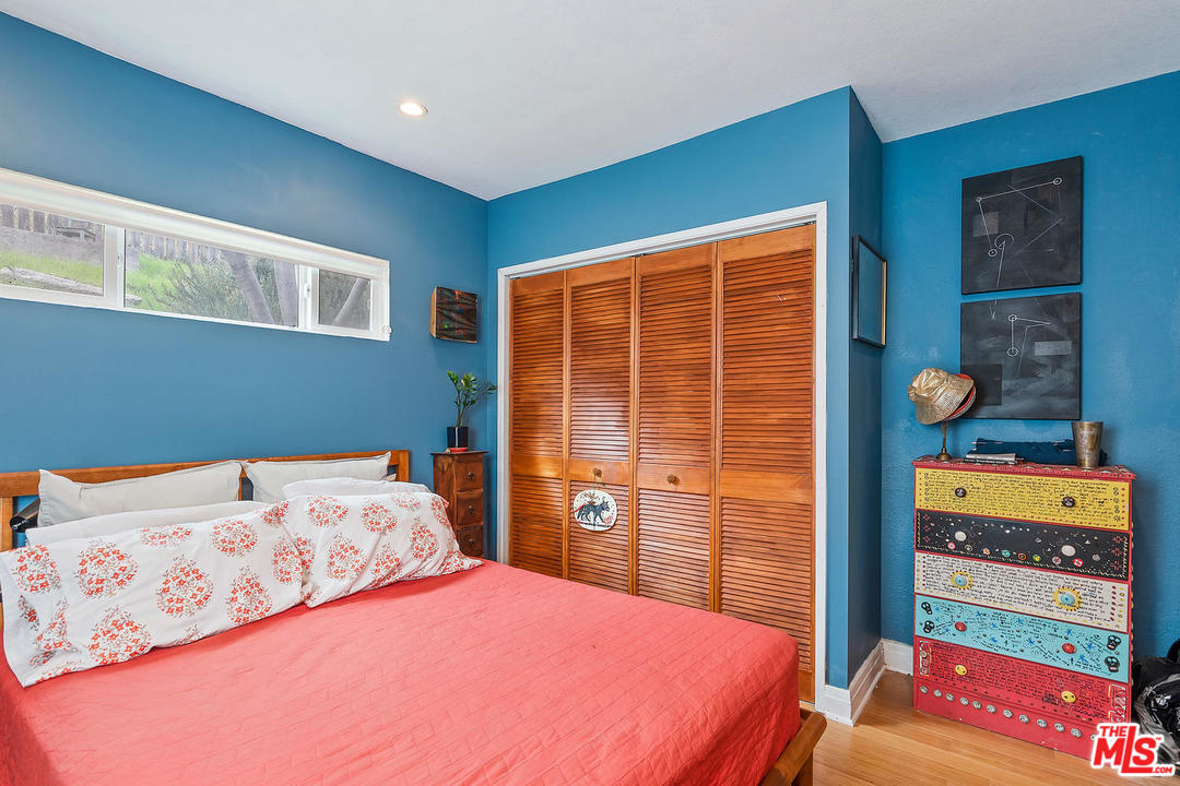 2425 Riverside Place Los Angeles, CA 90039 - Photo 19 of 28 Gallery Image 19