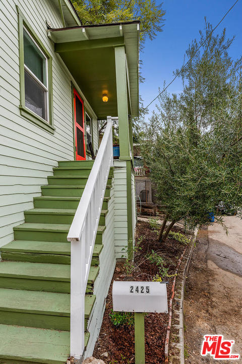 2425 Riverside Place Los Angeles, CA 90039 - Photo 3 of 28 Gallery Image 3